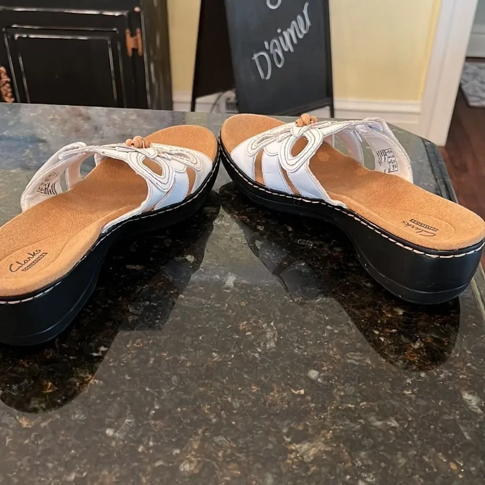 Clarks Collection Sz 11 Ln! White & Tan Leather Beaded Sandals